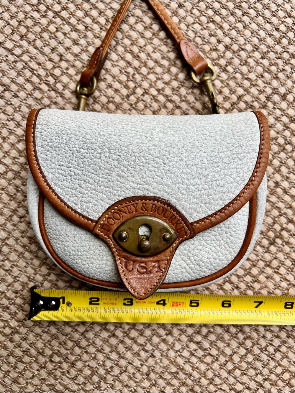 🦆Vintage Dooney & Bourke USA Mini All-Weather Leather White Tan Crossbody Bag - Picture 4 of 9